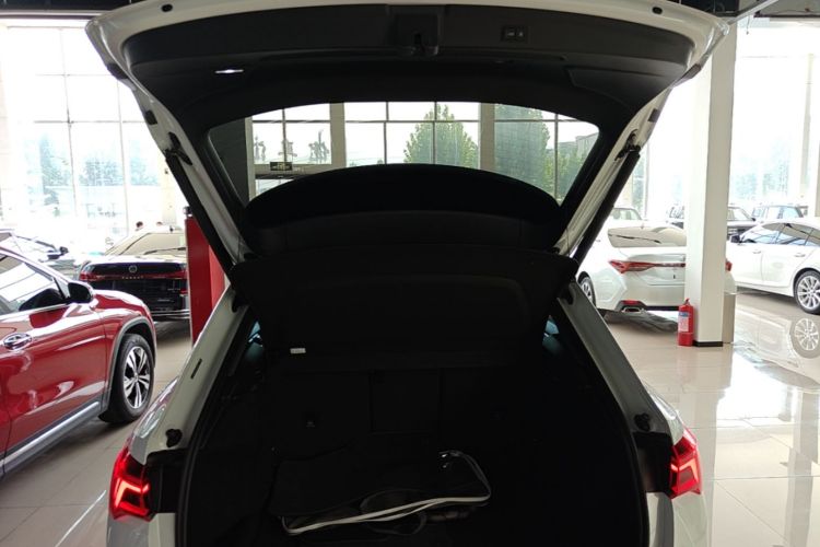 Audi Q3 2025 car image #19