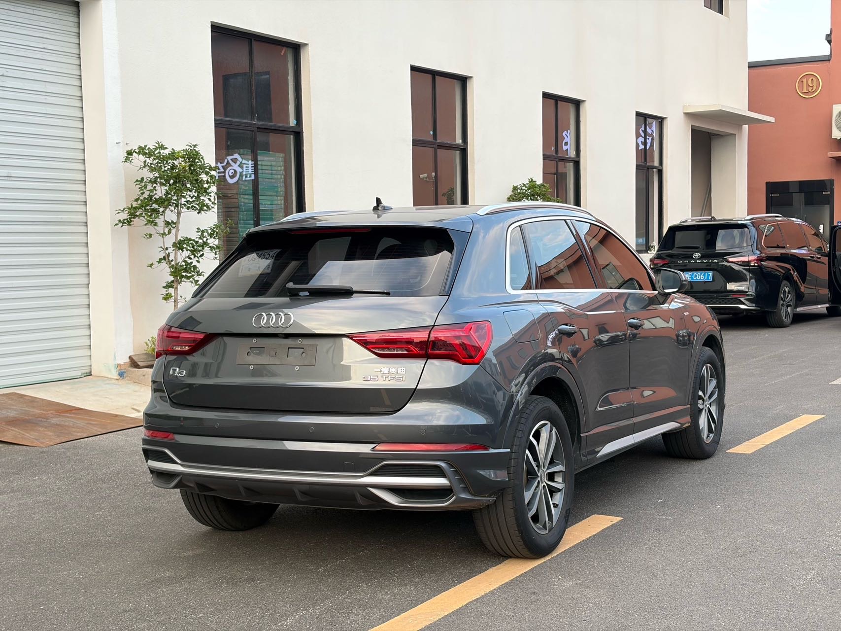 Audi Q3 2021 car image #7