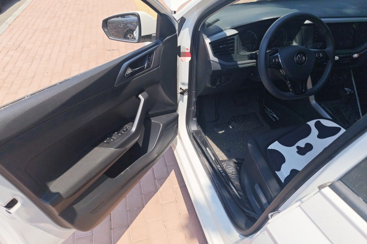 Volkswagen Polo 2020 car image #9
