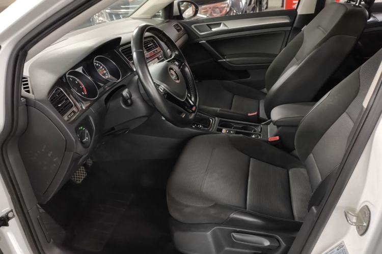 Volkswagen Golf 2018 car image #15