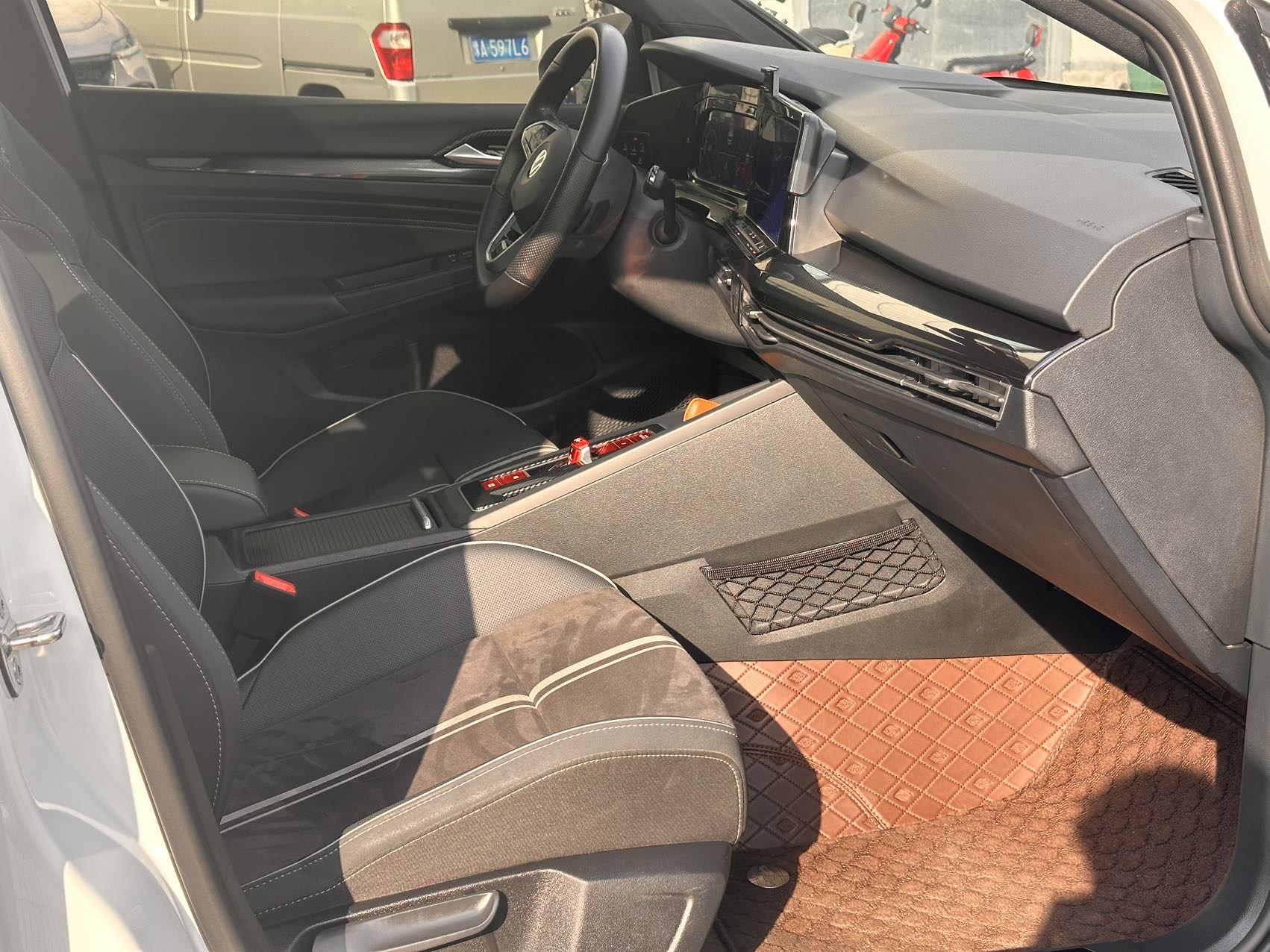Volkswagen Golf 2023 car image #6