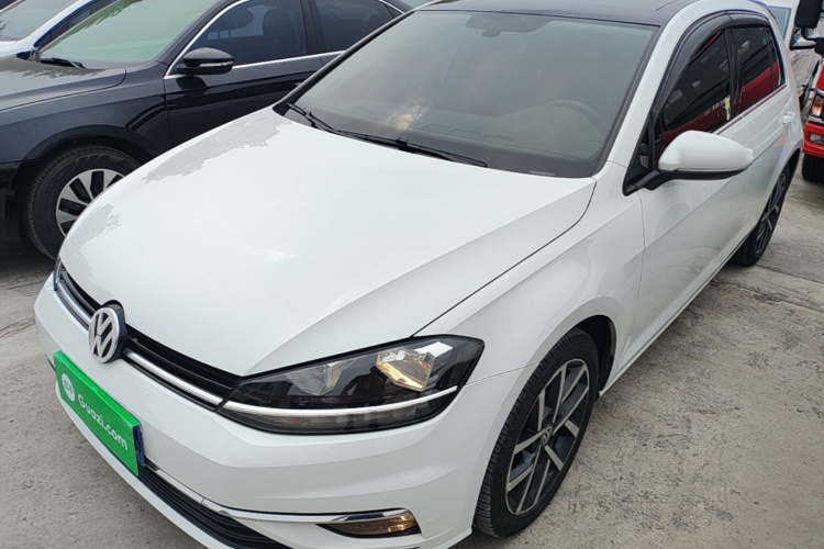 Volkswagen Golf 2020 car image #2