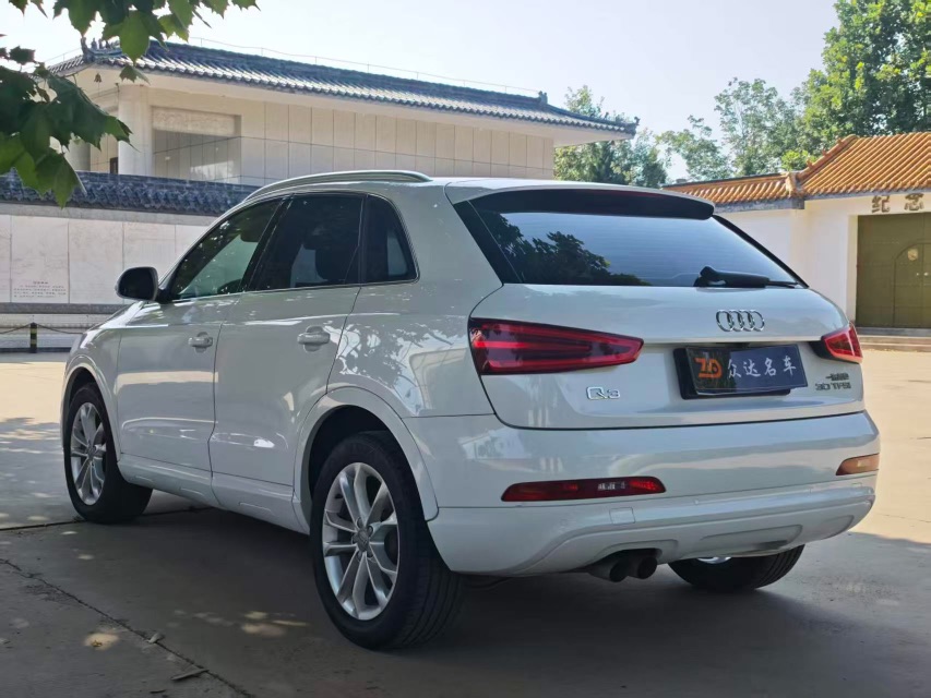 Audi Q3 2016 car image #7