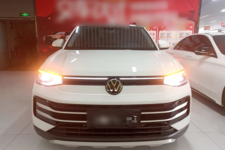 Volkswagen Tharu 2025 car image #3