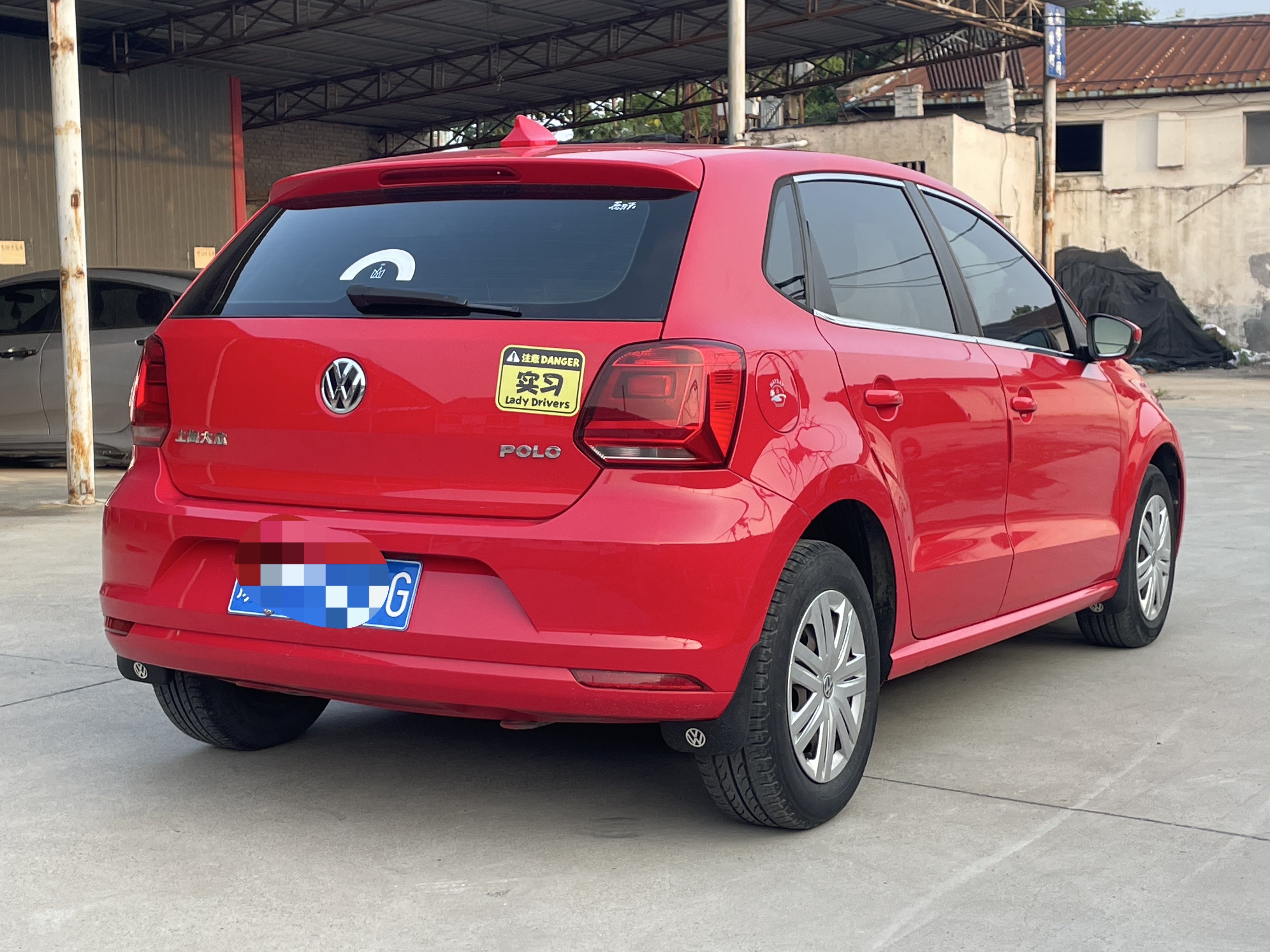 Volkswagen Polo 2015 car image #10