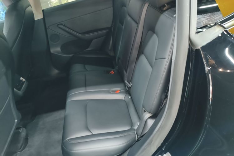Tesla Model Y 2022 car image #17