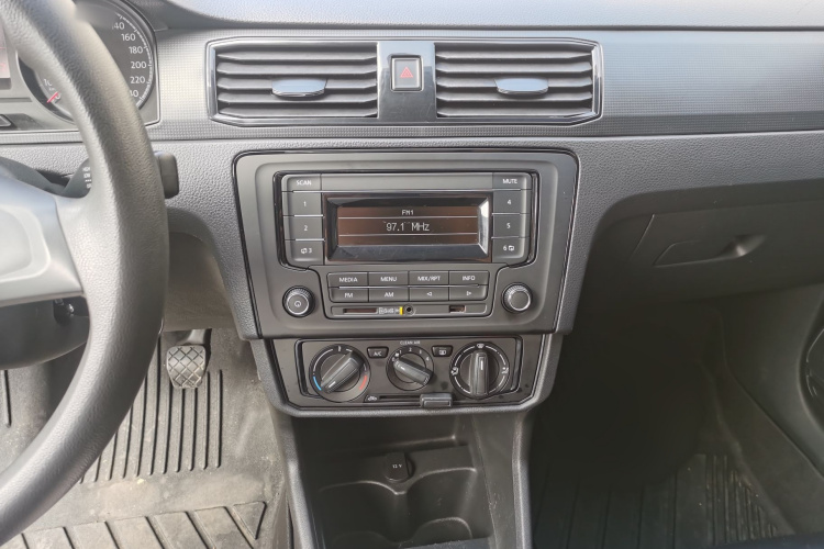 Volkswagen Santana 2018 car image #16