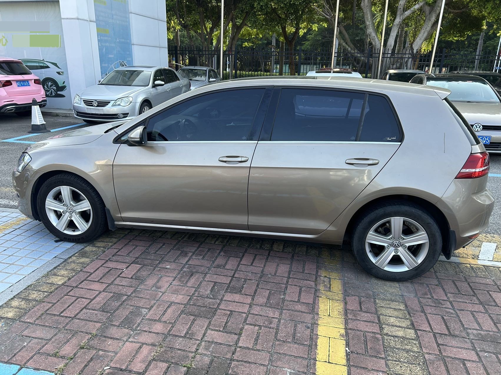 2015 car image #5