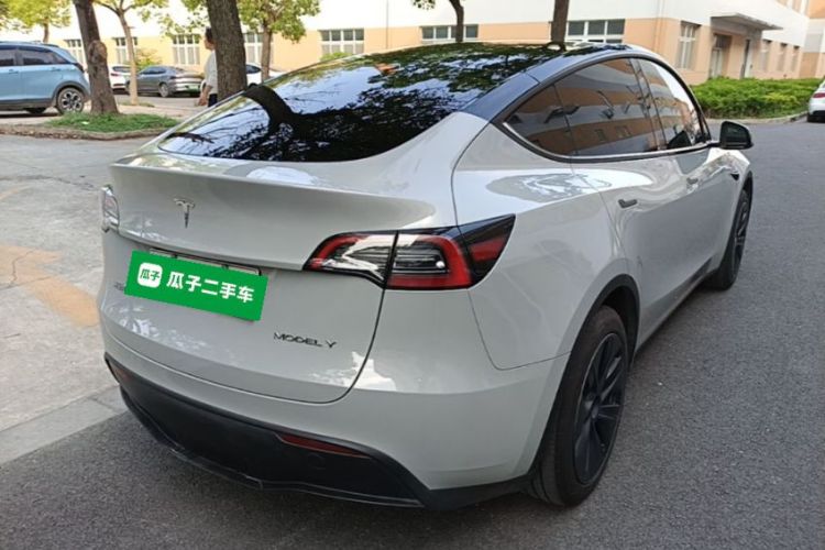 Tesla Model Y 2023 #7 Tesla Model Y 2023 car image #7