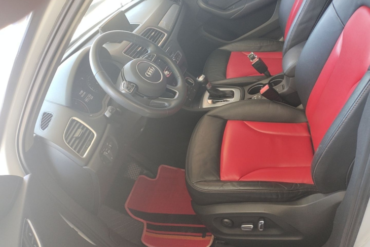 Audi Q3 2018 car image #15