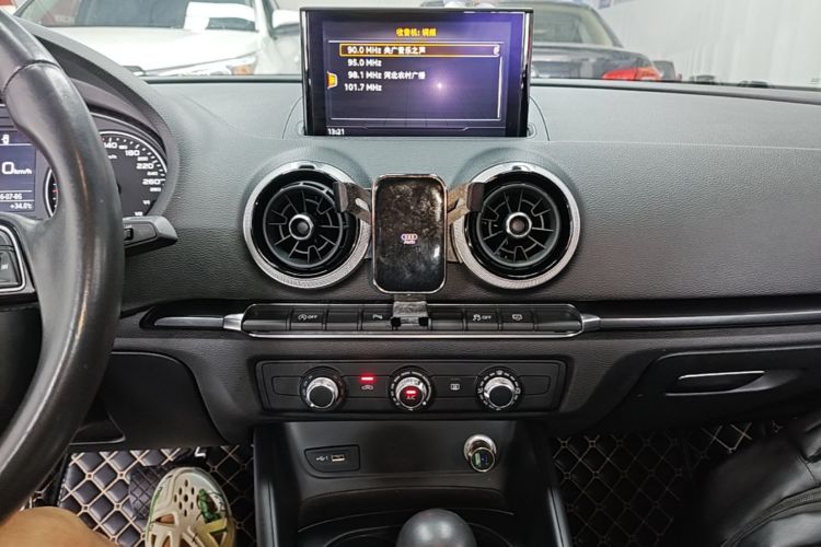 Audi A3 2018 car image #13