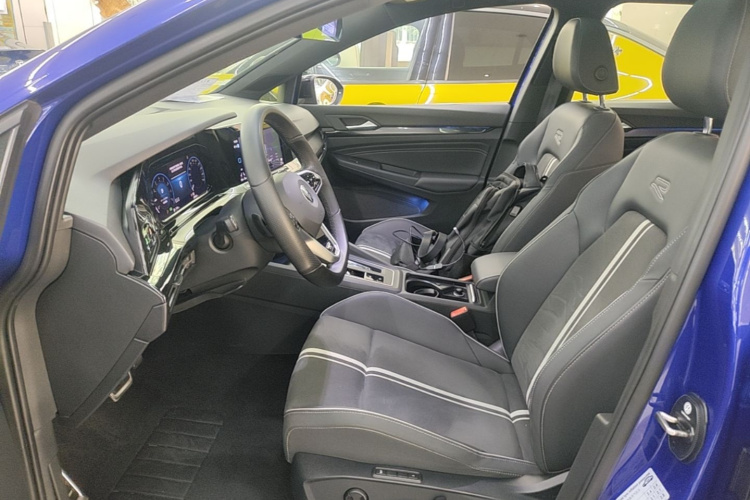 Volkswagen Golf 2021 car image #19