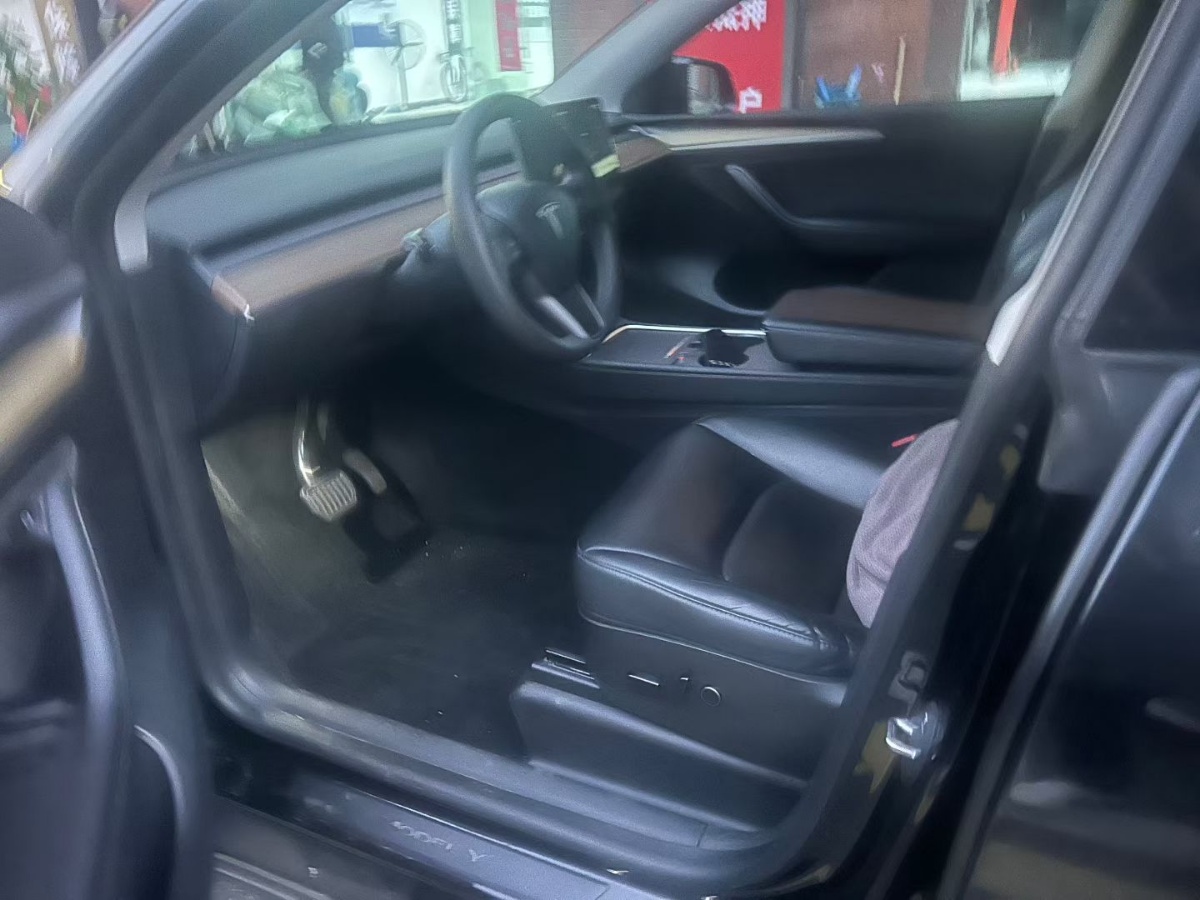 Tesla Model Y 2022 car image #3