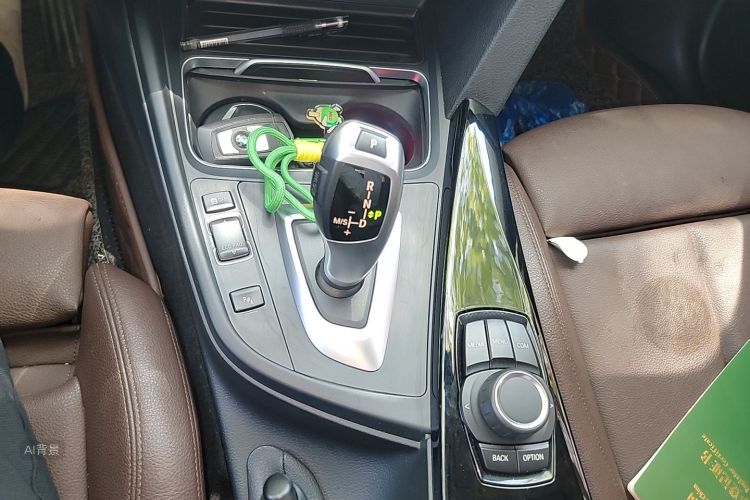 BMW 3 Series 2018 car image #16