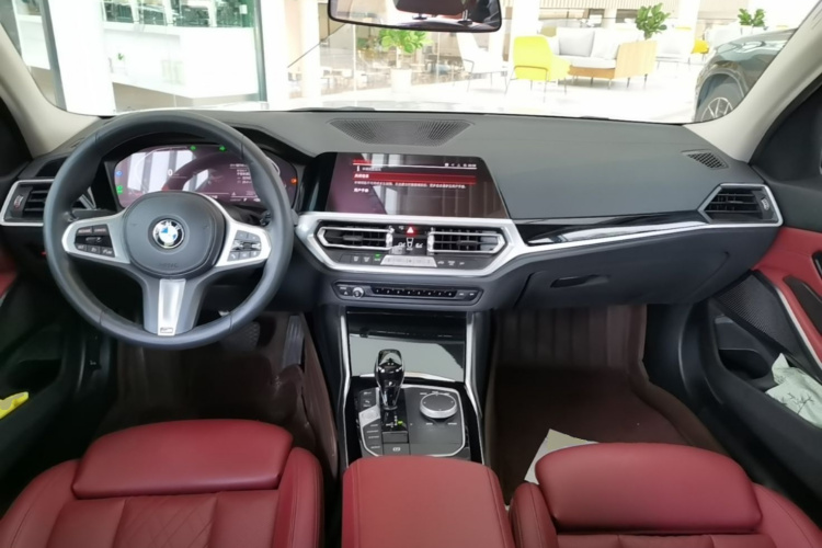 BMW 3 Series 2022 car image #10