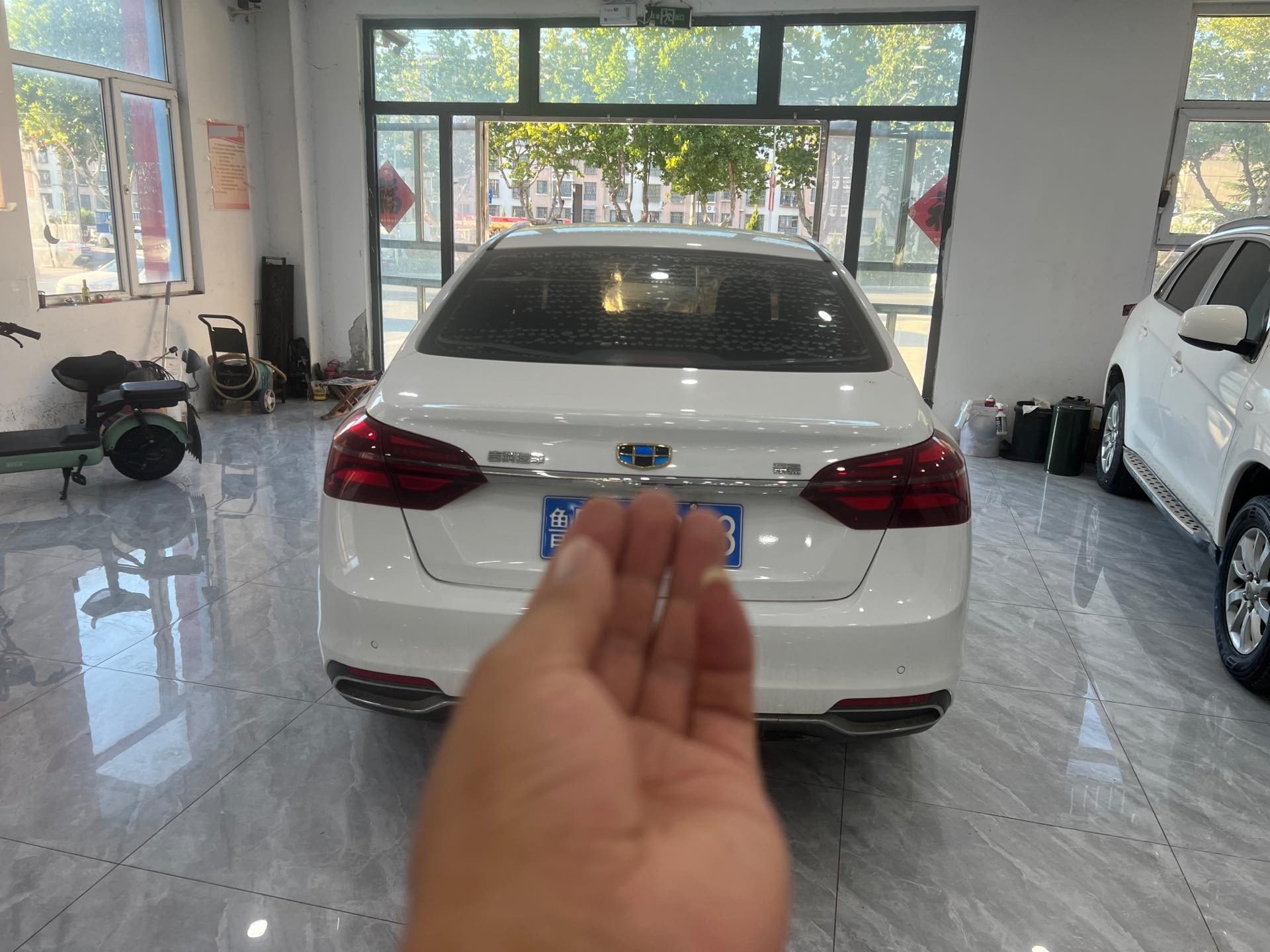 GEELY Emgrand 2018 car image #9