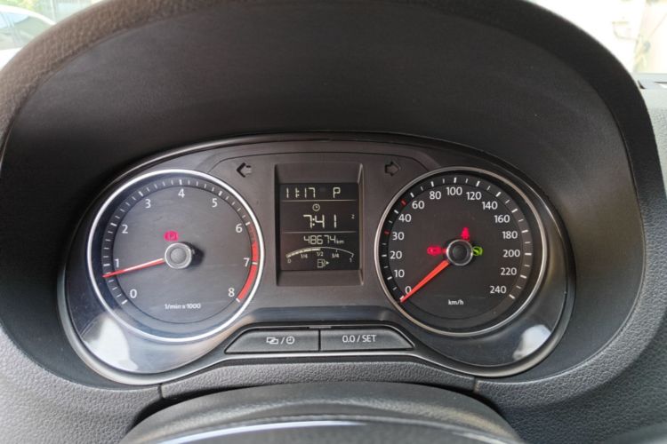 Volkswagen Polo 2016 car image #12