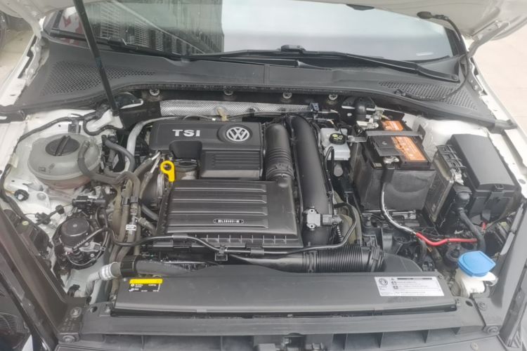 Volkswagen Golf 2019 car image #22
