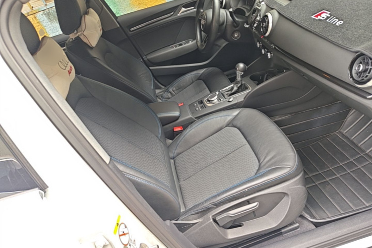 Audi A3 2018 immagine di auto #24