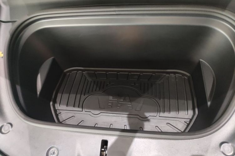 Tesla Model Y 2023 car image #20