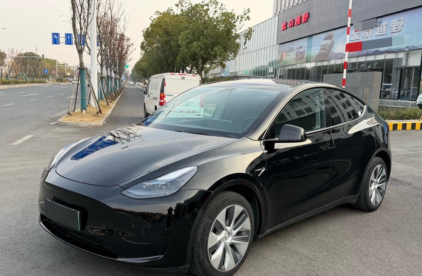 Tesla Model Y 2022 Tesla Model Y 2022 car image