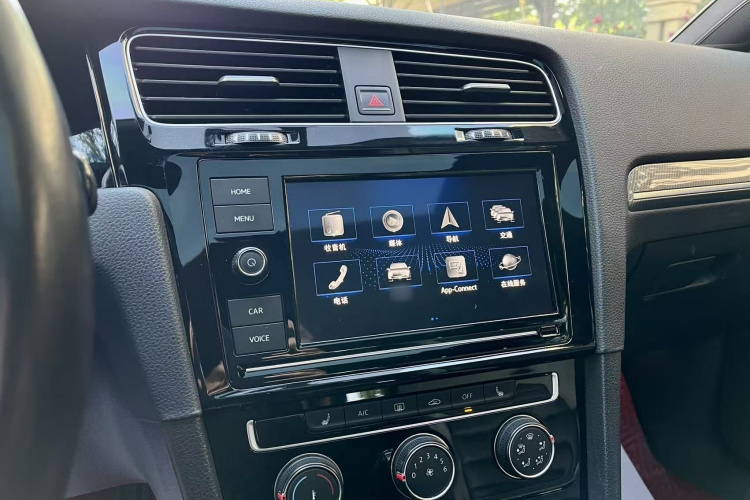 Volkswagen Golf 2019 car image #30