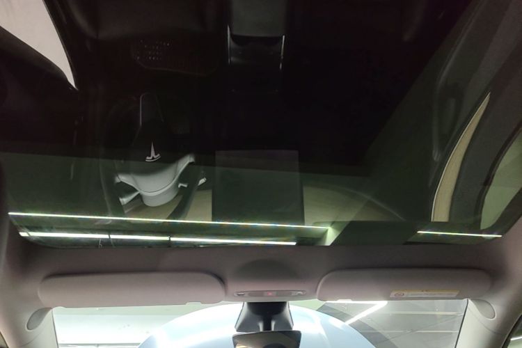 Tesla Model Y 2022 car image #18