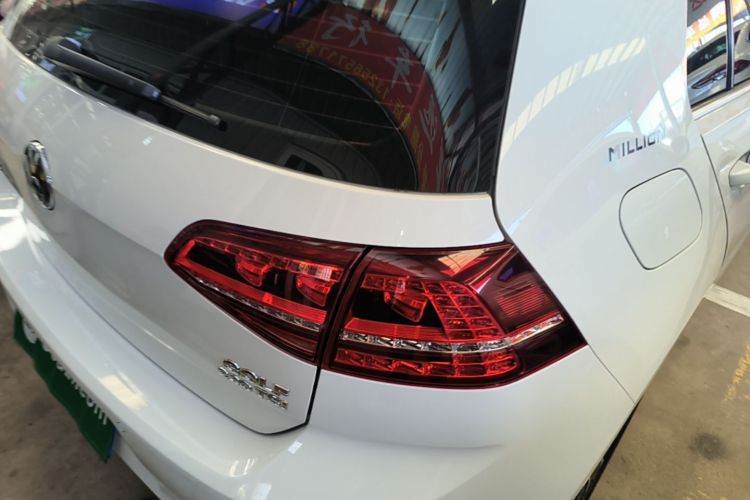 Volkswagen Golf 2017 car image #8
