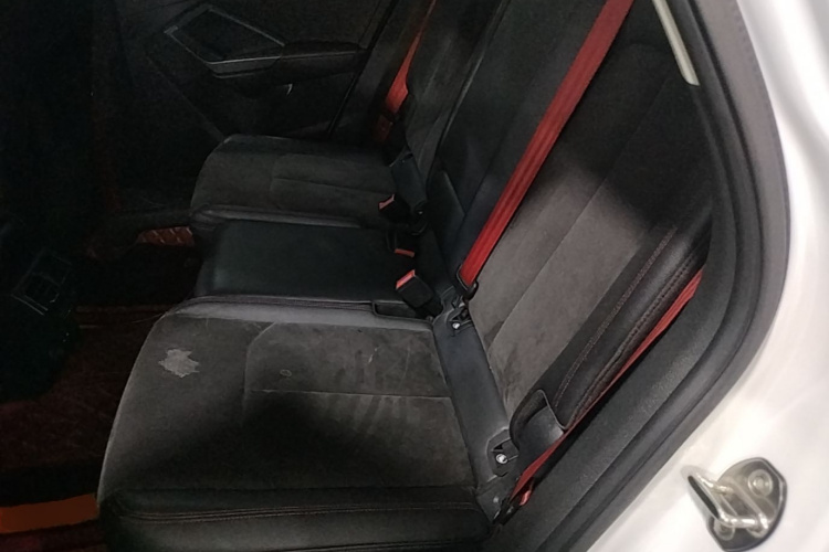 Audi Q3 2020 car image #17
