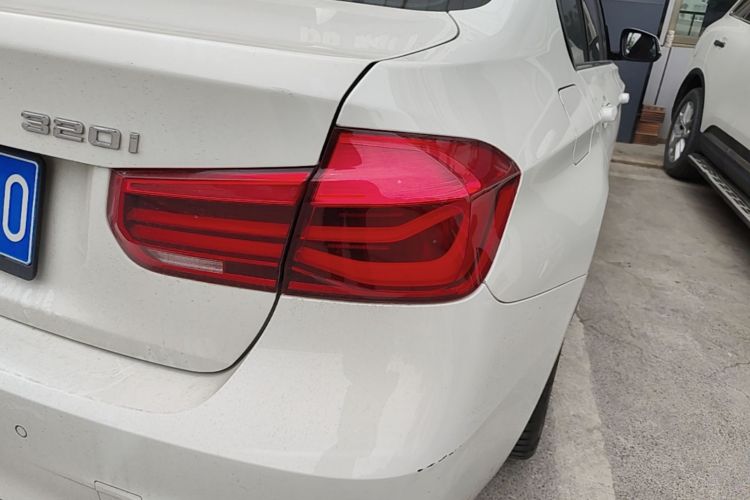 BMW 3 Series 2019 car image #8