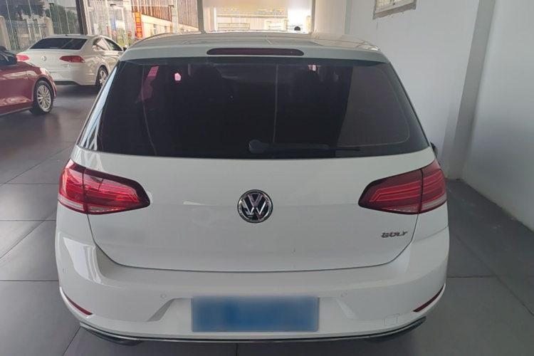 Volkswagen Golf 2018 car image #6