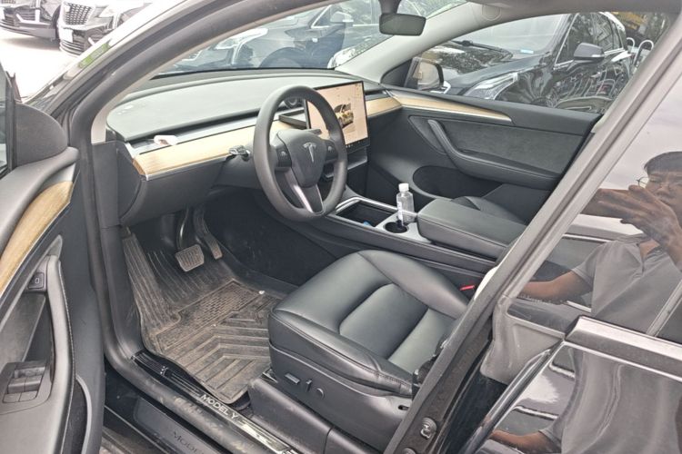 Tesla Model Y 2022 car image #15