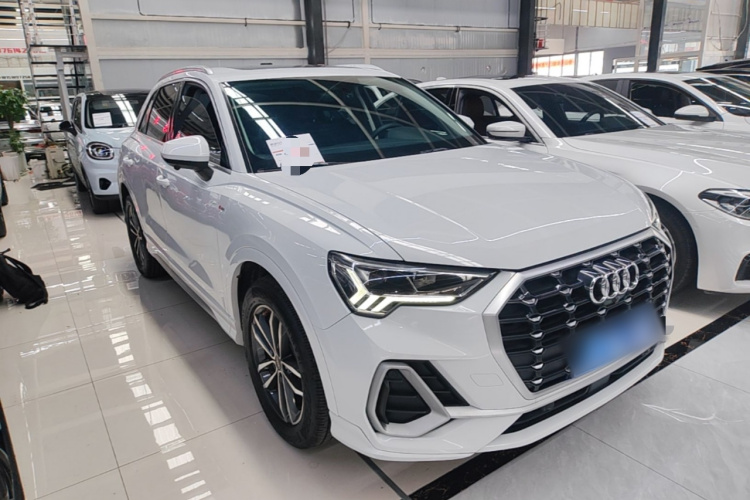 Audi Q3 2022 car image #4