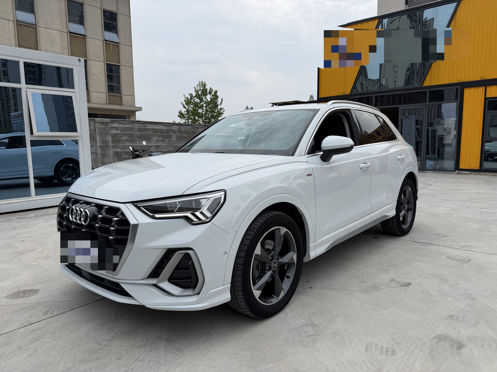 Audi Q3 2023 car image 