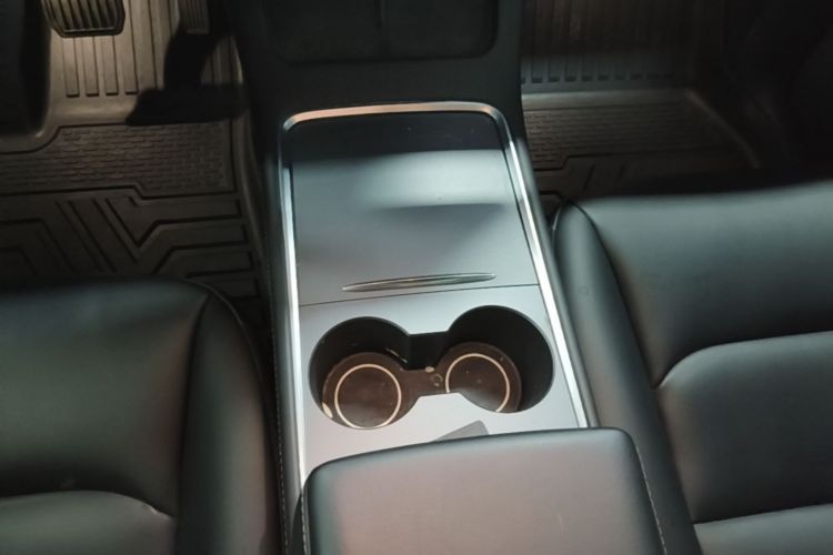 Tesla Model Y 2022 car image #14