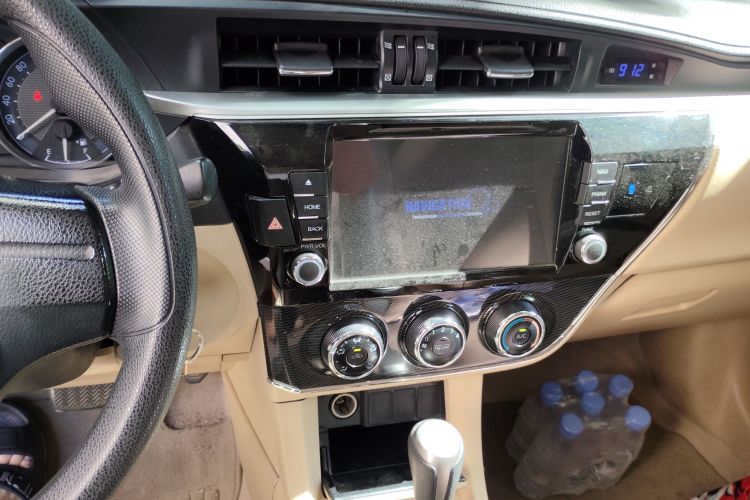 Toyota Corolla 2015 car image #13