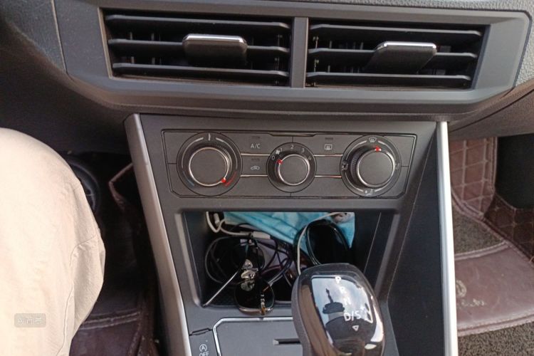 Volkswagen Polo 2020 car image #15