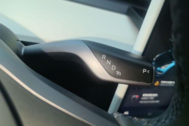 Tesla Model Y 2022 #14 Tesla Model Y 2022 car image #14