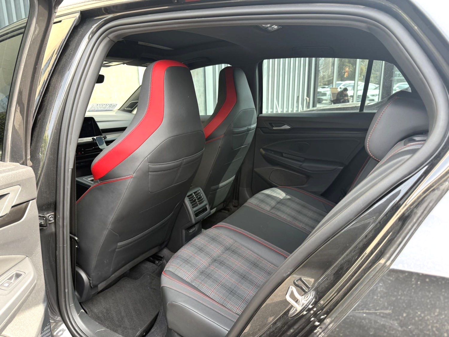 Volkswagen GolfGTI 2023 immagine di auto #2