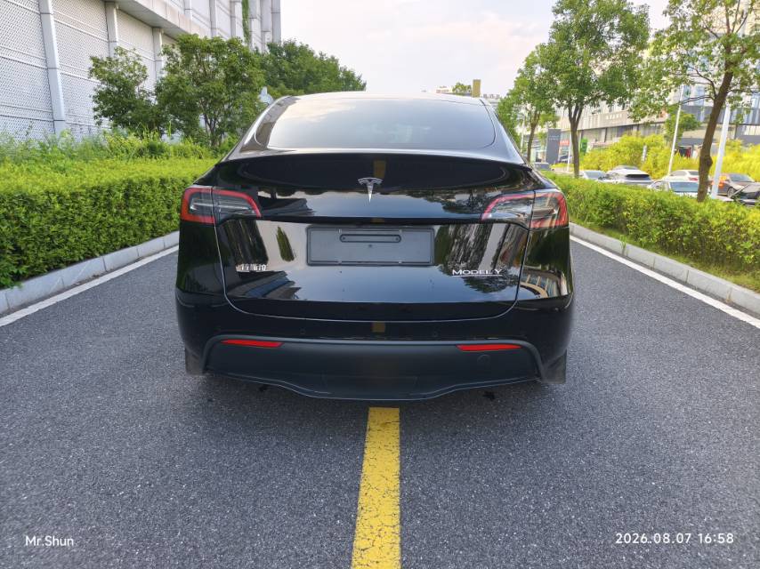 Tesla Model Y 2024 #5 Tesla Model Y 2024 car image #5