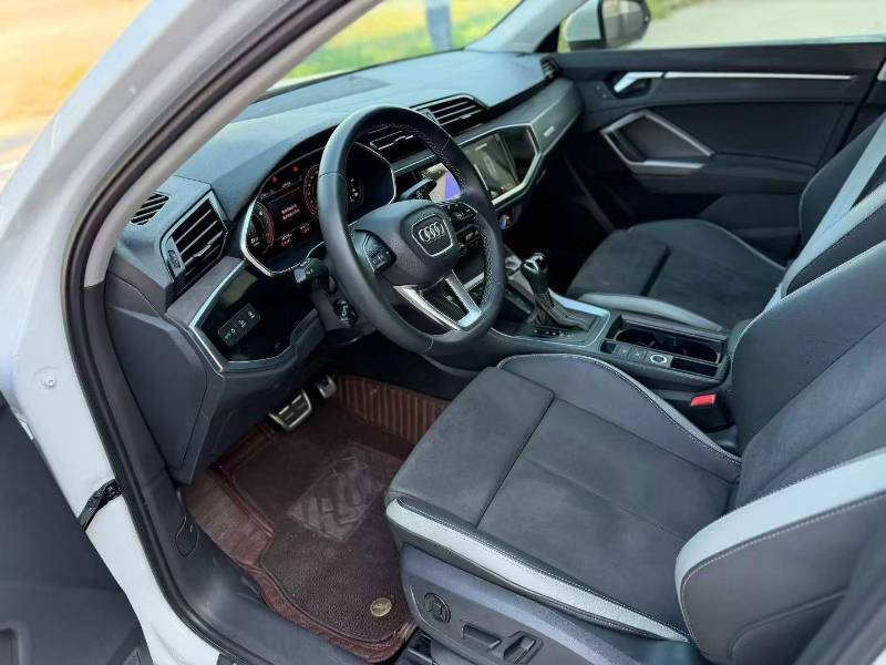 Audi Q3 2022 car image #4