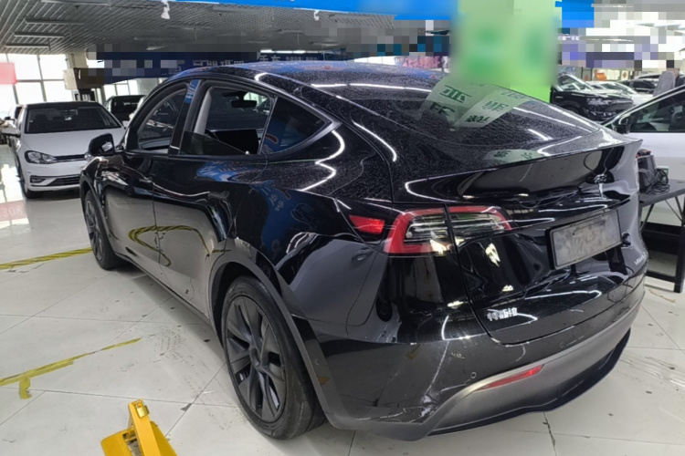 Tesla Model Y 2023 #5 Tesla Model Y 2023 car image #5
