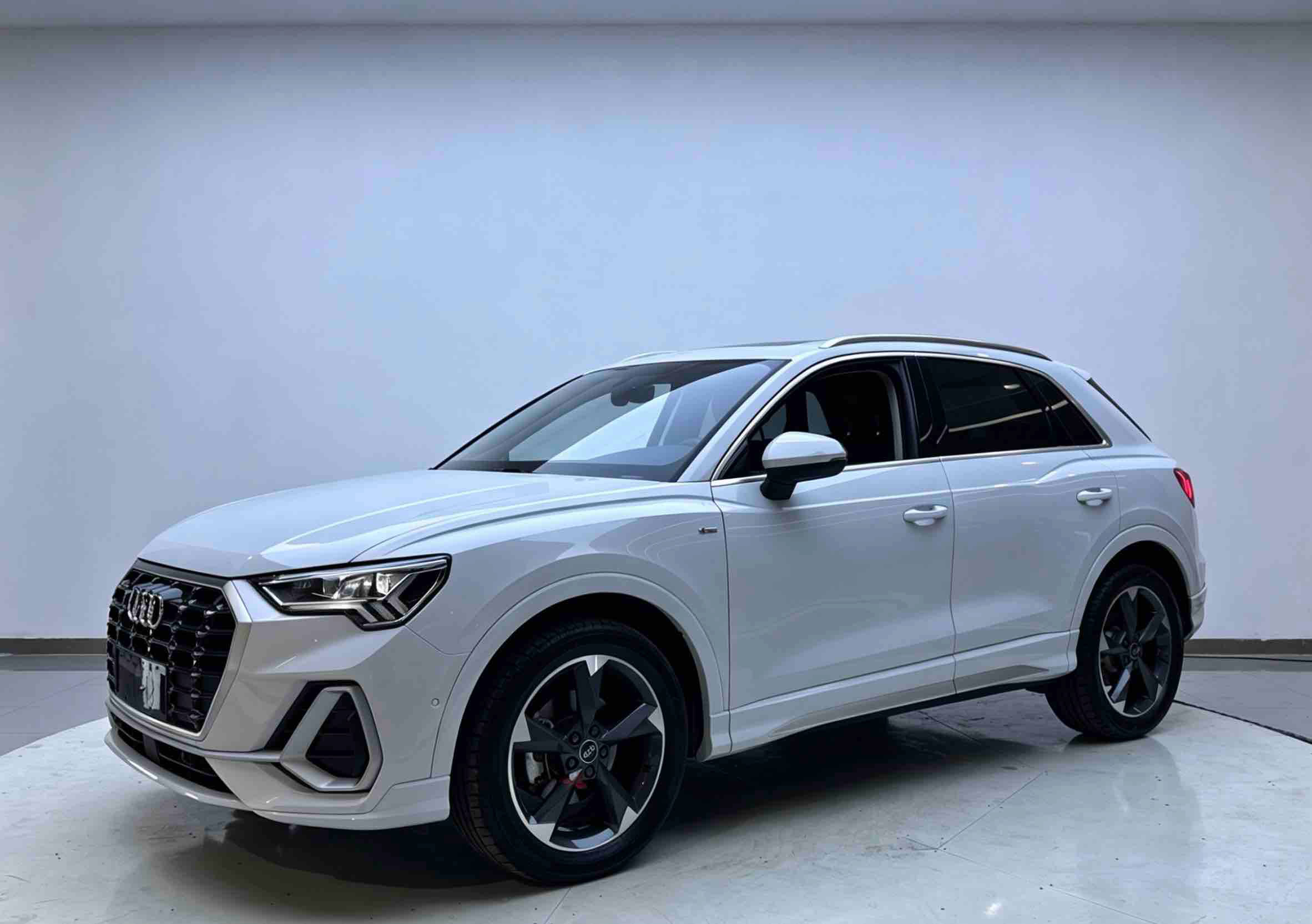 Audi Q3 2023 Audi Q3 2023 immagine di auto