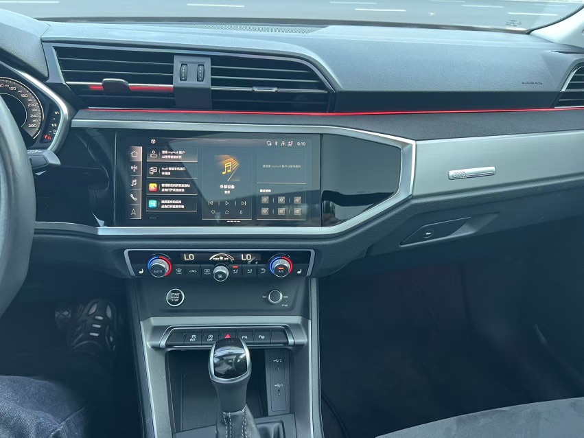 Audi Q3 2022 car image #7