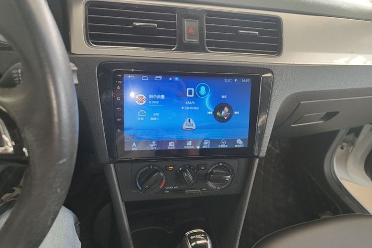 Skoda Rapid 2018 car image #17