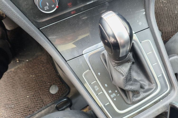 Volkswagen Golf 2019 изображение автомобиля #16