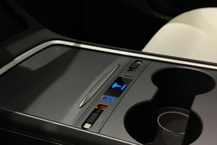 Tesla Model Y 2023 #23 Tesla Model Y 2023 car image #23