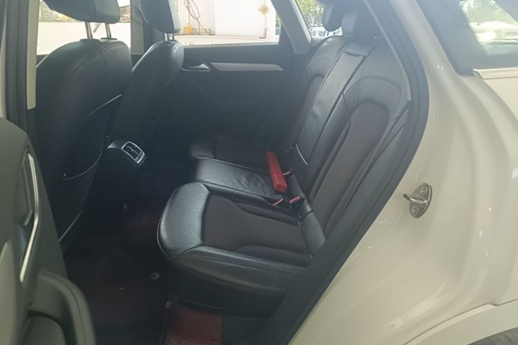 Audi Q3 2016 car image #13