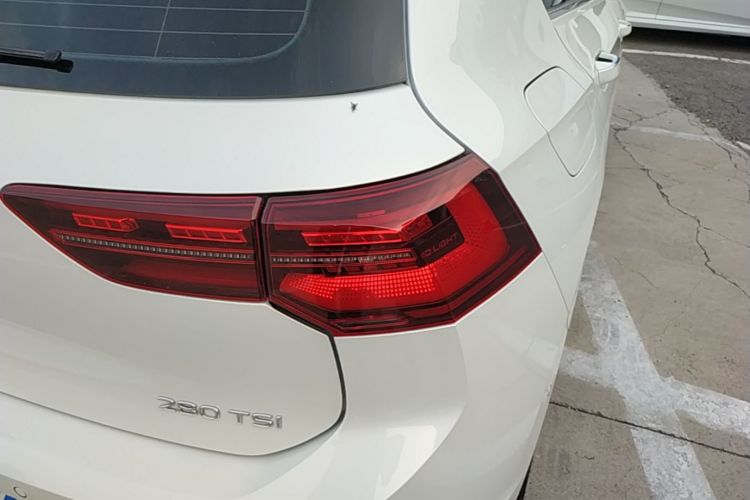 Volkswagen Golf 2022 car image #8