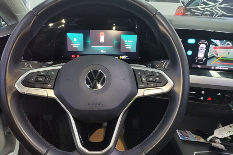 Volkswagen Golf 2021 car image #11